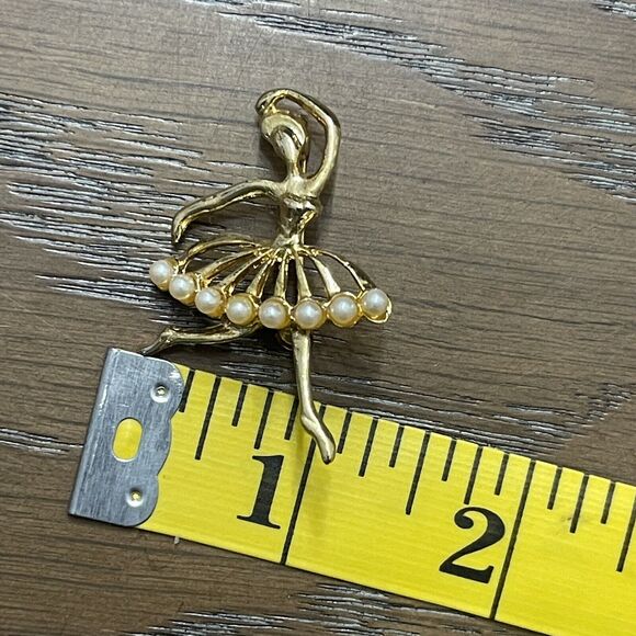 Vintage Dancing Ballerina Brooch Pin Goldtone Faux Pearl Estate Jewelry Ballet - Picture 4 of 4